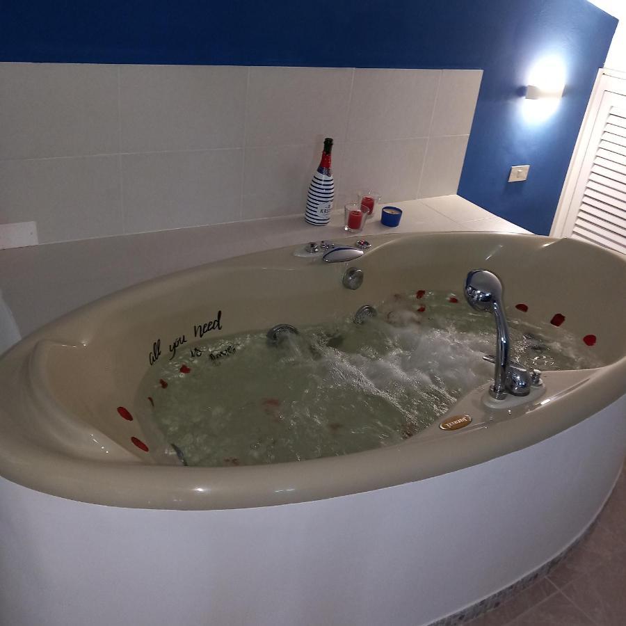 Wendy House Apartament Bari Bagian luar foto
