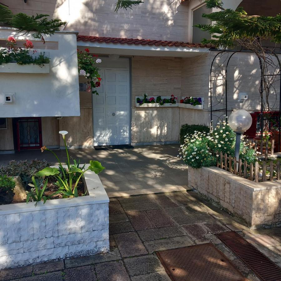 Wendy House Apartament Bari Bagian luar foto
